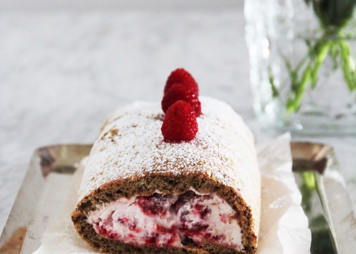 raspberry swiss roll 2
