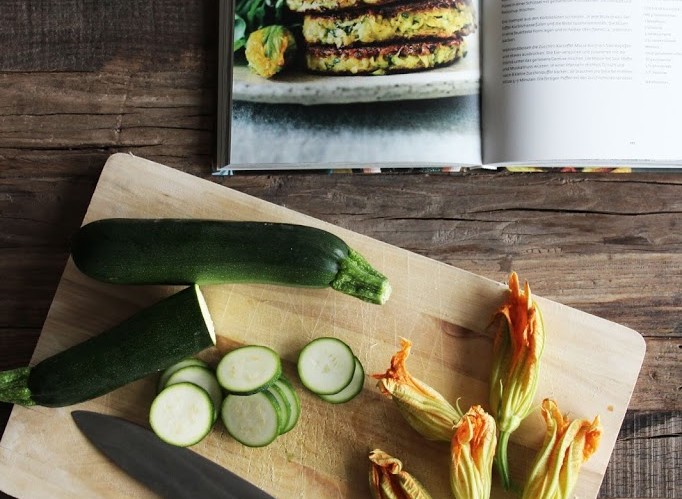 marinated-2Bzucchini-2Bwith-2Bmint-2Band-2Blemon-2Bsalad-2Braw-2Brecipe